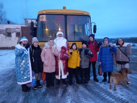 Новогодний школьный автобус.